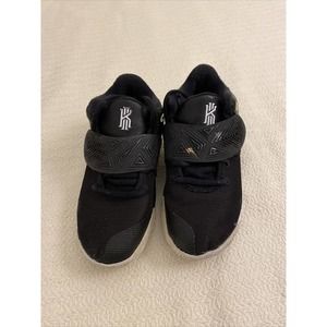 Nike Boy's Kyrie Flytrap Basketball Athletic Shoes Black White Size 2.5Y